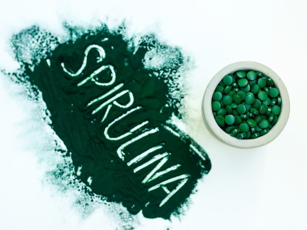Która spirulina jest najlepsza? Poradnik o suplementach i algach