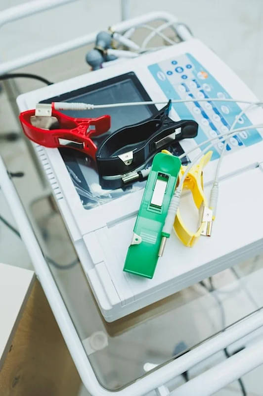 Urządzenie do pomiaru uderzeń serca w nowoczesnym biurze dla CTG