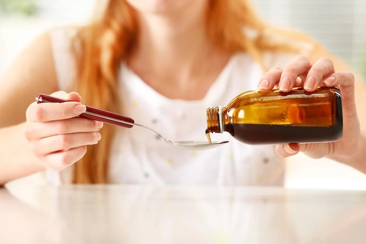 Syrop na kaszel w szklanej butelce