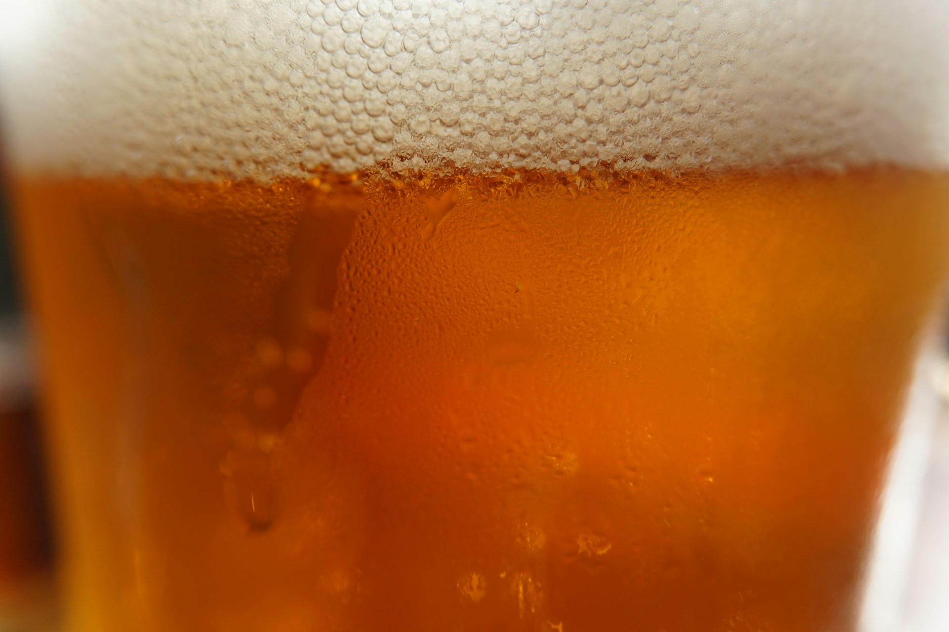 Codzienne picie piwa – początek problemu czy już alkoholizm?